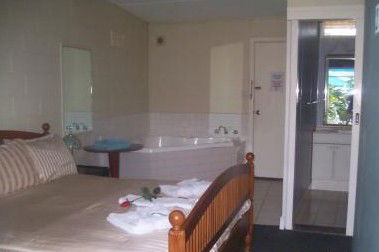 Copper Lantern Motel - Broome Tourism 3