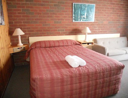 KY COUNTRY ROADS MOTOR INN - Broome Tourism 1