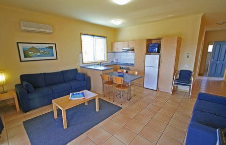 Seaview Motel & Apartments - Broome Tourism 1