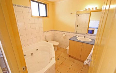 Seaview Motel & Apartments - Broome Tourism 4