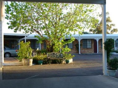 Colonial Motor Lodge - Broome Tourism 2
