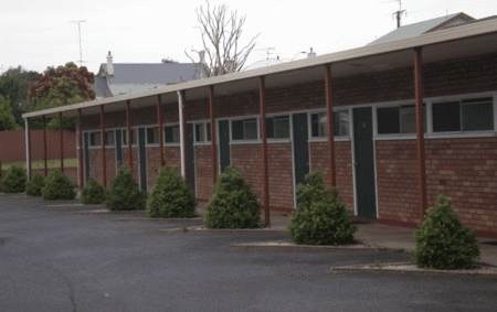 Le Cavalier Court Motel - thumb 2