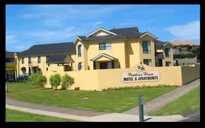 Hopkins House Motel & Apartments - Broome Tourism 1