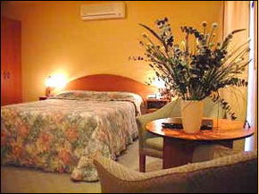 Hopkins House Motel & Apartments - Broome Tourism 4
