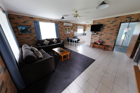 Greenvale Holiday Units - Broome Tourism 2