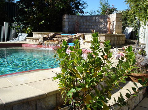 Noosa Valley Manor - Bed And Breakfast - Broome Tourism 2