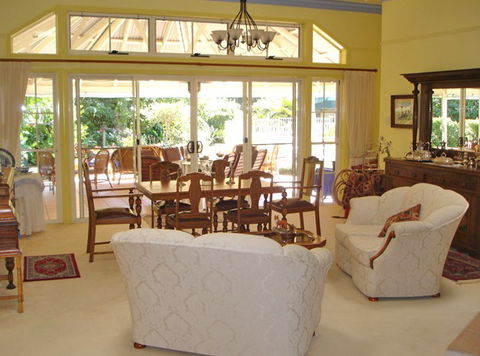 Noosa Valley Manor - Bed And Breakfast - Broome Tourism 3