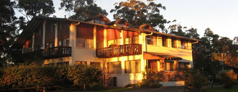 Chalet Swisse Spa Retreat - Broome Tourism 4