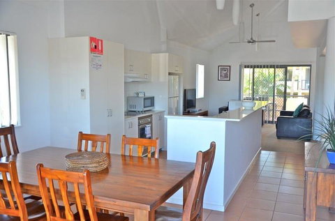 Outrigger Bay Apartments - Broome Tourism 12