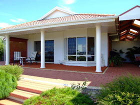 Close Encounters Bed And Breakfast - Broome Tourism 0