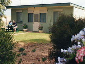 Oaklands Fishing Cottage - Broome Tourism 0