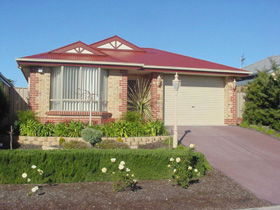 Lakeside Getaway - Broome Tourism 0
