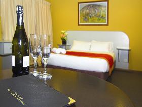 Victoria Hotel - Strathalbyn - Broome Tourism 0