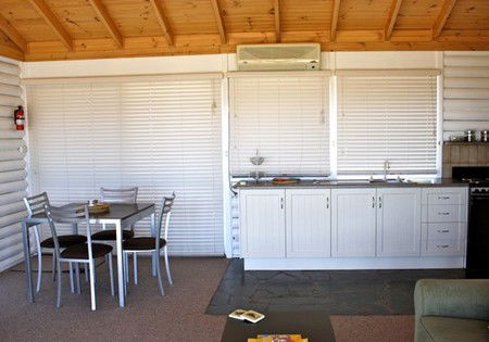 ArtWine Cottages - Broome Tourism 4
