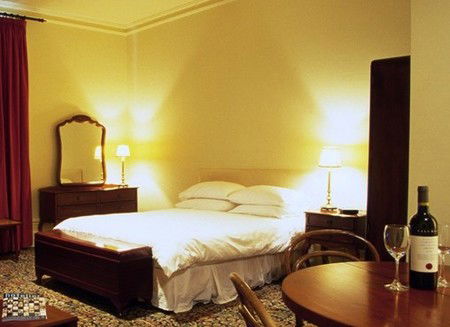 Mount Gambier Hotel - Broome Tourism 1