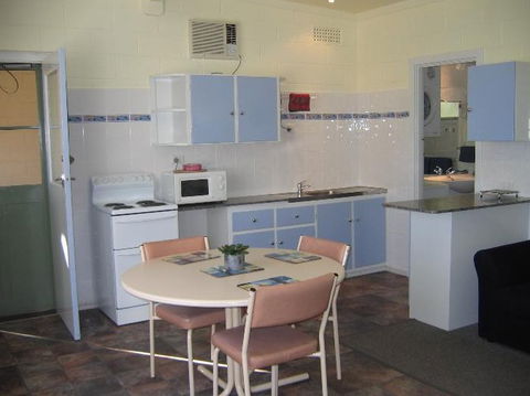 Modra's Apartments Tumby Bay - Broome Tourism 4