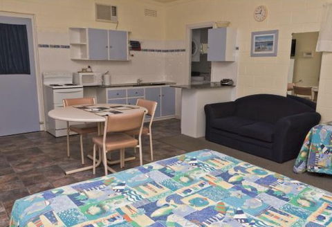 Modra's Apartments Tumby Bay - Broome Tourism 5