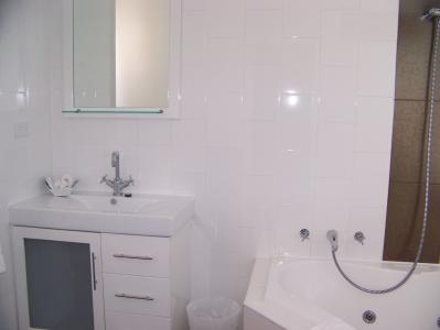 Anchorage At Victor Harbor Seafront Hotel - Broome Tourism 3