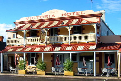 Victoria Hotel - Strathalbyn - Broome Tourism 1