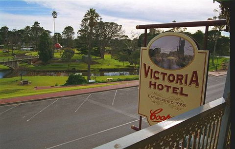 Victoria Hotel - Strathalbyn - Broome Tourism 4
