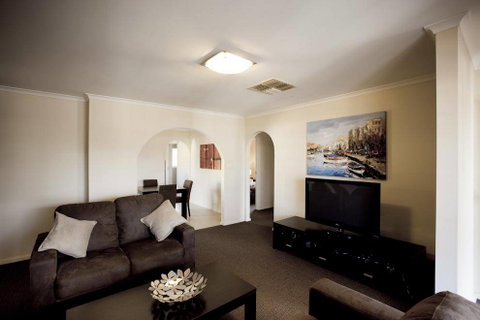 Balcony On Sixth Lodge - Broome Tourism 3