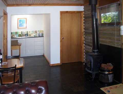 McLaren Ridge 1 - McLaren Ridge Log Cabins - Broome Tourism 2