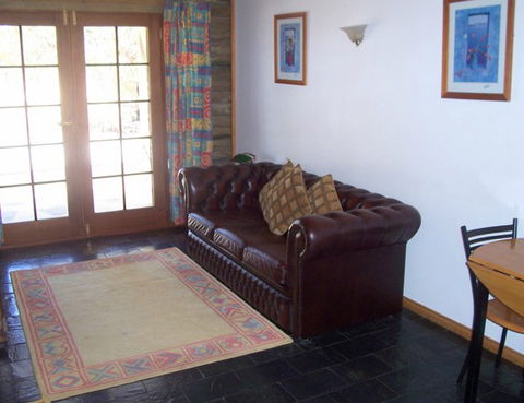 McLaren Ridge 1 - McLaren Ridge Log Cabins - Broome Tourism 3