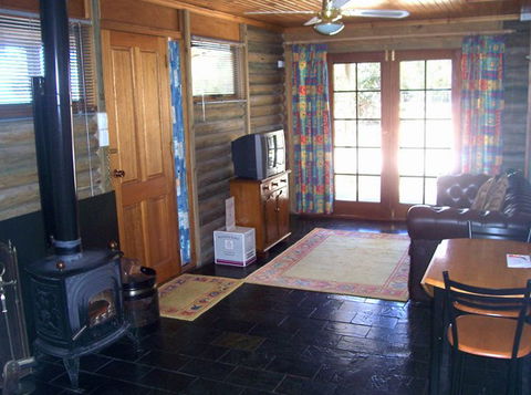 McLaren Ridge 1 - McLaren Ridge Log Cabins - Broome Tourism 4