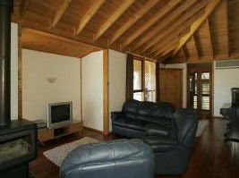 McLaren Ridge 4 - McLaren Ridge Log Cabins - Broome Tourism 1