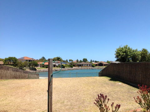 Lakeside Getaway - Broome Tourism 6