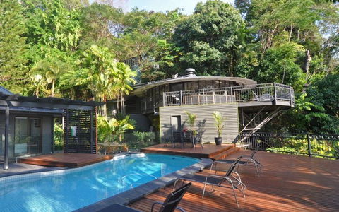 The Cairns Holiday Homes Red Arrow Lodge - Edge Hill, Cairns - Broome Tourism 1