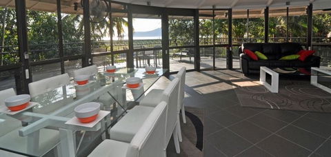 The Cairns Holiday Homes Red Arrow Lodge - Edge Hill, Cairns - Broome Tourism 3