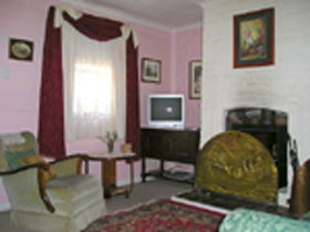 Hollyhock Cottage - Broome Tourism 0