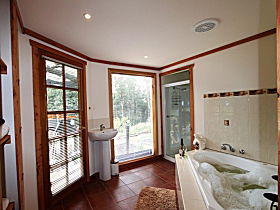 Love Grove Guest House - Broome Tourism 0