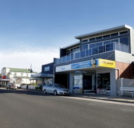 Penguin Waterfront Escape - Broome Tourism