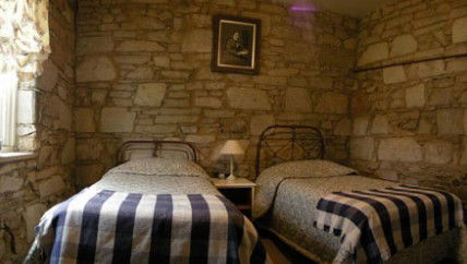 Colonial Cottages Of Ross - Historic Hudson Cottage - Broome Tourism 3