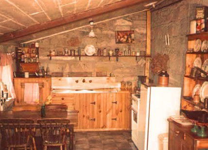 Colonial Cottages Of Ross - Historic Hudson Cottage - Broome Tourism 4