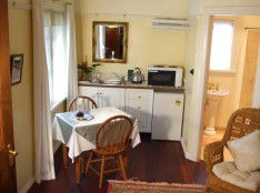 Elm Wood Classic Bed And Breakfast - Broome Tourism 3