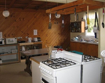 Strahan Backpackers YHA - Broome Tourism 3