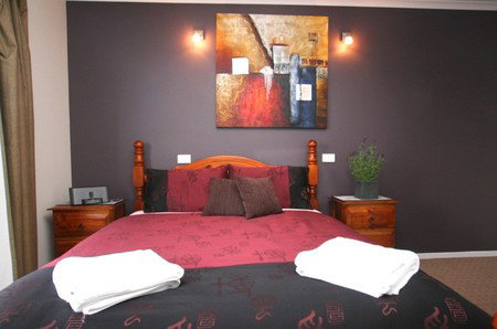 Oakley Place Townhouse - Tasmanian Short Stays - Broome Tourism 4
