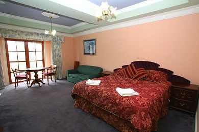 Hatchers Richmond Manor - Broome Tourism 1
