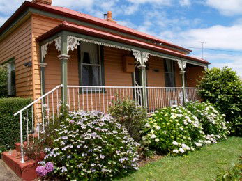 Kenya Cottage - Broome Tourism 1