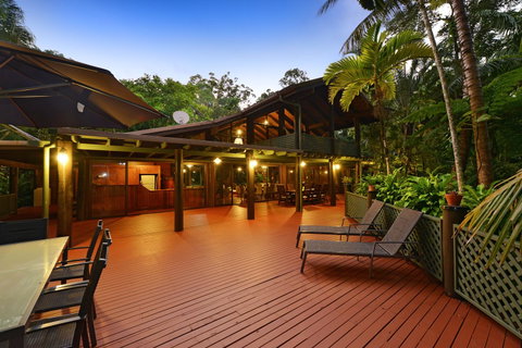 Wait A While Retreat - Broome Tourism 1