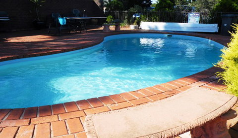 Bristol Hill Motor Inn & Peppas Licensed Restaurant - Broome Tourism 2
