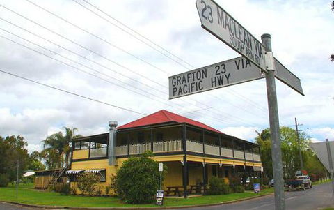 Brushgrove Hotel - Broome Tourism 1