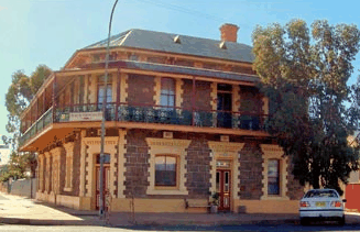 Duke Of Cornwall Inn - Broome Tourism 0