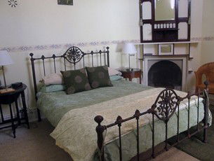 Araluen Old Courthouse Bed And Breakfast - Broome Tourism 1
