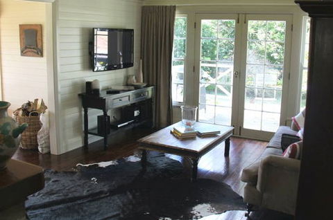 Book Barn Cottage - Broome Tourism 0
