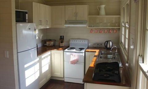 Book Barn Cottage - Broome Tourism 4