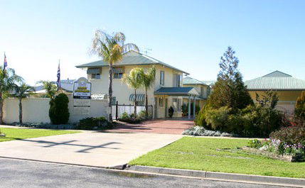 Barham Golden Rivers Holiday Apartments - Broome Tourism 1